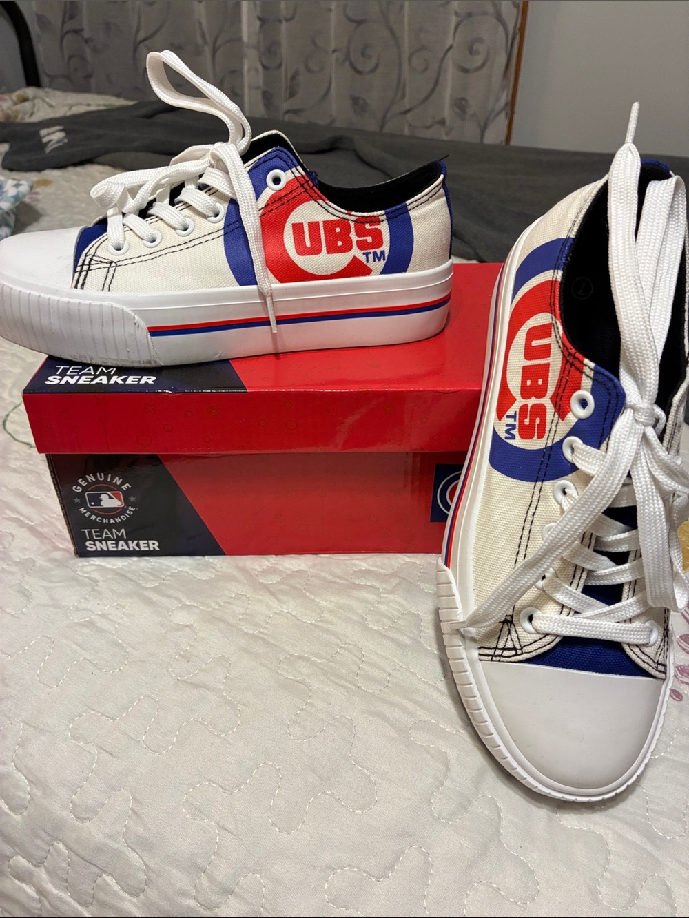 Ladies sneakers